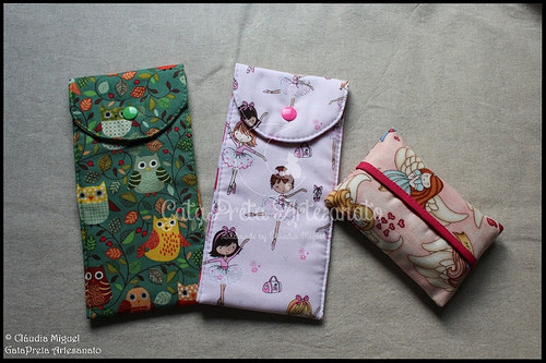 Estojos e bolsa para lenços
