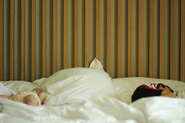 vidamar + férias de verão + dormir na cama dos pais + dormir a sesta + irmão + passar férias em família