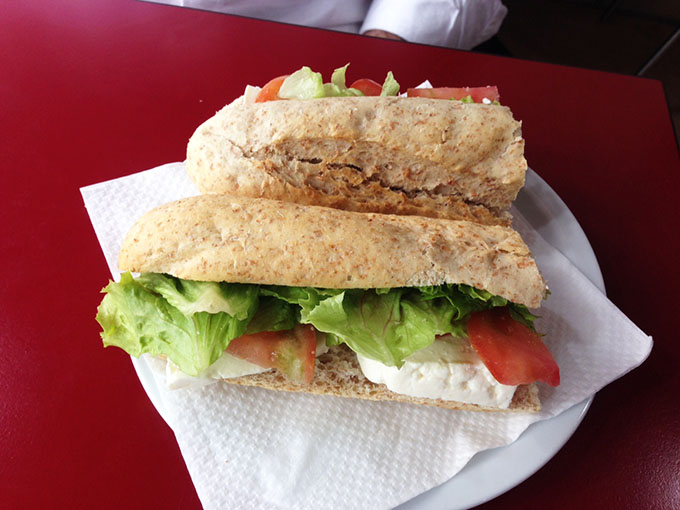 baguete com queijo fresco