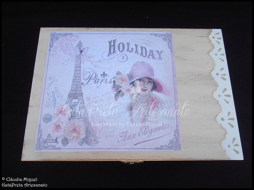 Quadro para colares e caixa bijuteria 