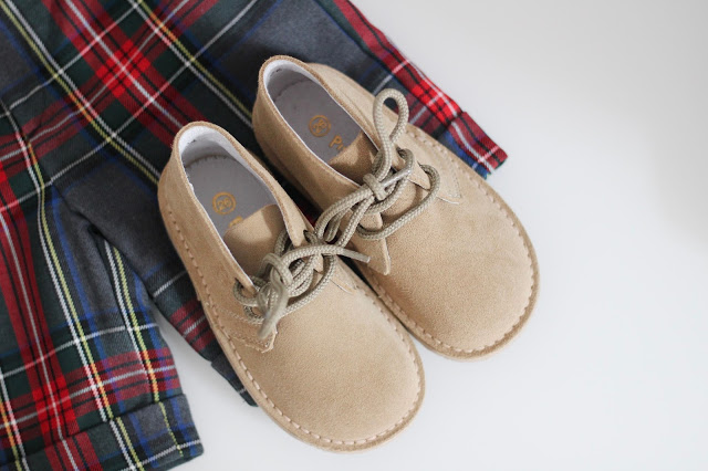 botas safari + pisamonas + sapataria online + sapatos para bebé + light box + sapatos para o natal