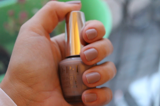 unhas pintadas no parto + verniz esmalte + OPI + perfumes e companhia + mulher + manicure