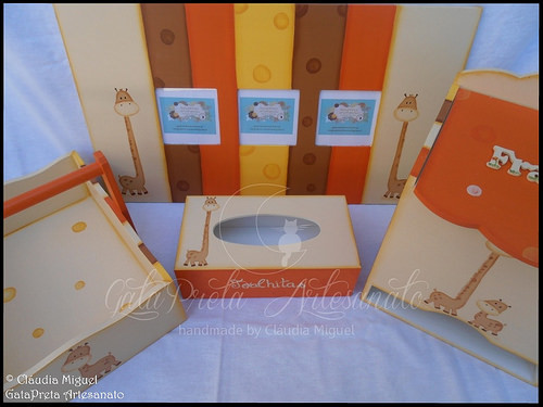 Fraldário, cesta, caixa para toalhitas e moldura 