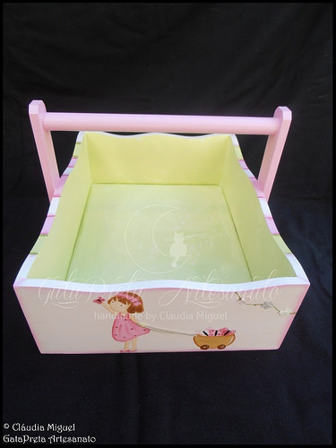 Fraldário, cesta, caixa de recordações de bebé e caixa para ganchinhos 