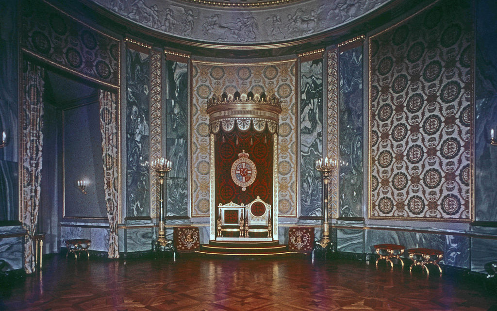 1024px-THRONE_ROOM,_CHRISTIANSBORG_PALACE,_COPENHA