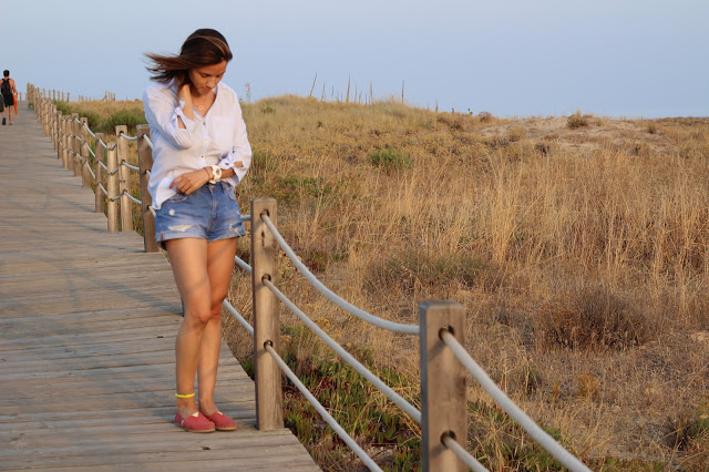 vidamar + férias em família + hotéis para famílias + férias no algarve + look de praia + estilo casual + looks zara + omnia + t-shirt preta + praia dos salgados + pôr do sol + praia + lenço na cabeça +roupas de verão