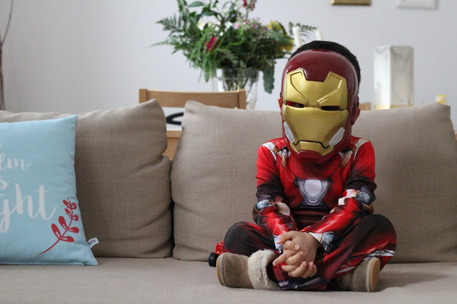 filhos + doentes + carnaval + máscaras + homem de ferro carnaval