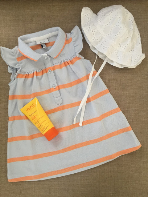 roupa de bebé para um dia de verão + protector solar para bebés + uriage + protecção solar mineral + o que vestir num bebé de verão roupa de bebé para um dia de verão + protector solar para bebés + uriage + protecção solar mineral + o que vestir num bebé de verão