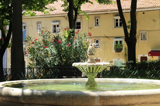 passeios em família + praça das flores + são bento + jardins de lisboa + parques de lisboa + fonte + brincar no jardim + crianças + actividades para crianças + actividades fora de casa