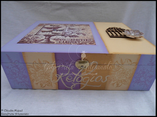 Caixa para 12 relógios e caixa de maquilhagem 