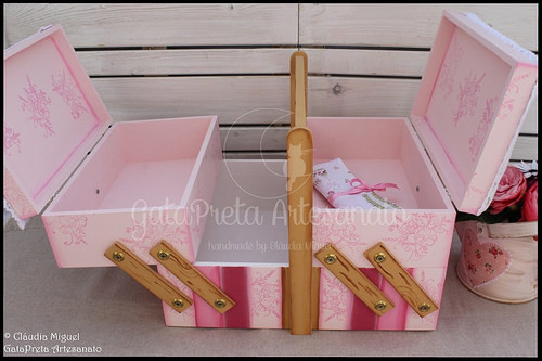 Caixa para maquilhagem e manicure 