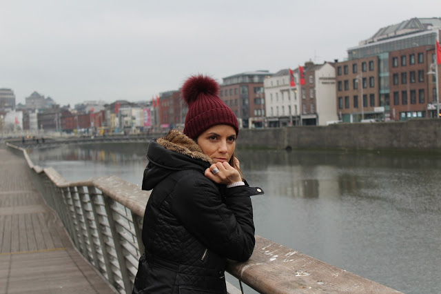 rio liffey + passeio dos solteiros ´bachelor walk + dublin + irlanda + cortefiel + look de inverno + visitar dublin + viajar com crianças
