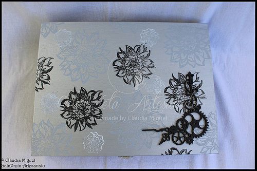 Caixa para 12 relógios e caixa de bijuterias 