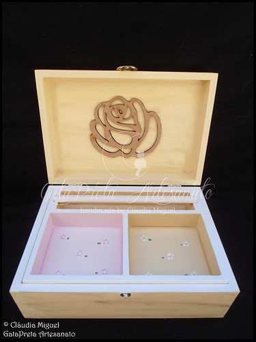 Quadro para colares e caixa bijuteria 
