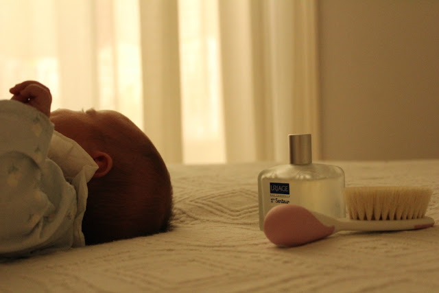 rotinas do bebé + como dar banho a um recém-nascido + produtos de higiene do bebé + uriage + produtos de banho + qual a melhor hora para dar banho ao bebé