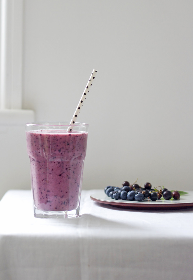 Blueberry,+Blackcurrant,+Kiwi+&+Basil+Smoothie