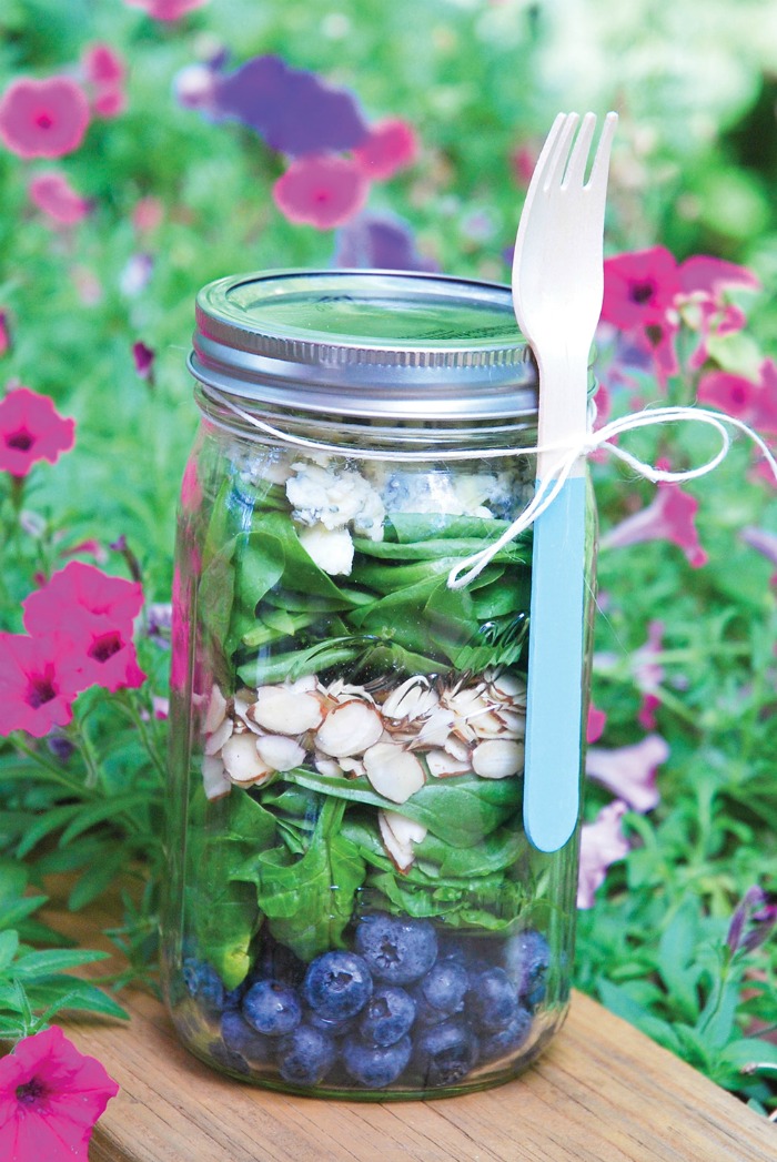 blueberry-spinach-salad-in-mason-jars.jpg