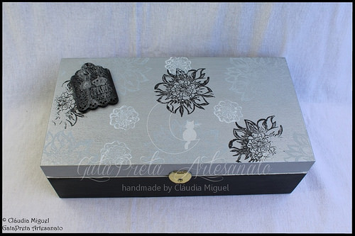 Caixa para 12 relógios e caixa de bijuterias 