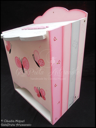 Fraldário, cesta, moldura, placa de porta e caixa cúbica 