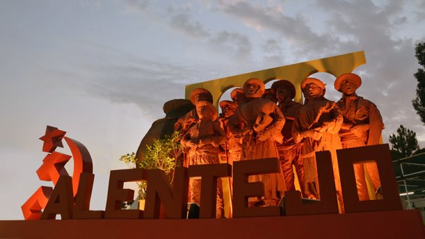 entrada_pavilhao_alentejo_festa_avante_2012_cante_