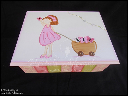 Fraldário, cesta, caixa de recordações de bebé e caixa para ganchinhos 