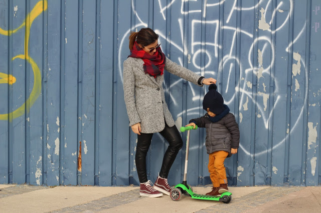 praia de carcavelos + tortinete + passear com os filhos + mãe e filho + quatro anos + aniversário + vans + cool kid + cool mom + grafittis