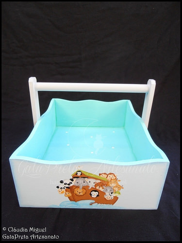 Fraldário, cesta, caixinha cúbica e régua de crescimento 