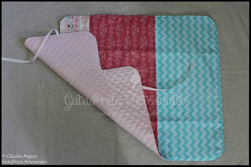 Necéssaire, muda-fraldas e prendedor de chupeta 