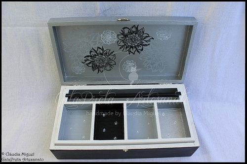 Caixa para 12 relógios e caixa de bijuterias 