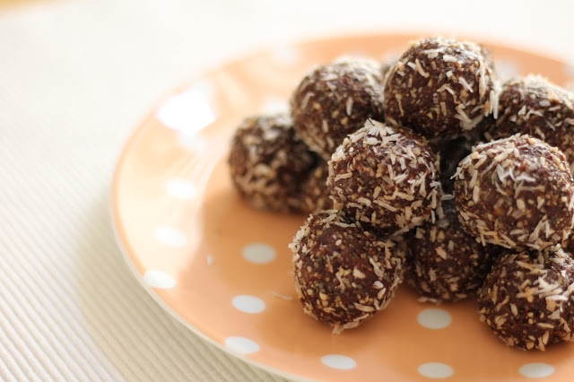 doce sem pecado + brigadeiros fit + doce sem açúcar + doce sem lactose + doce sem glúten + nutrição + dicas saudáveis + lillian barros + recuperação pós-parto + pós parto saudável 