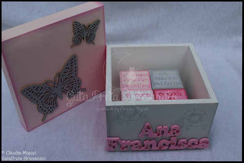 Cesta e caixa de recordações de bebé 