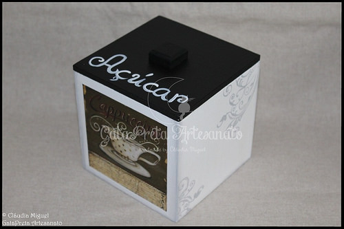 Caixa para cápsulas de café Delta Q e caixa de açúcar 