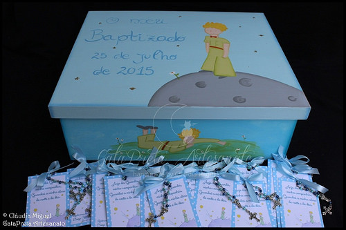 Caixa grande de batizado e lembrancinhas 