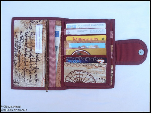 Carteira para 25 cartões, notas e moedas 