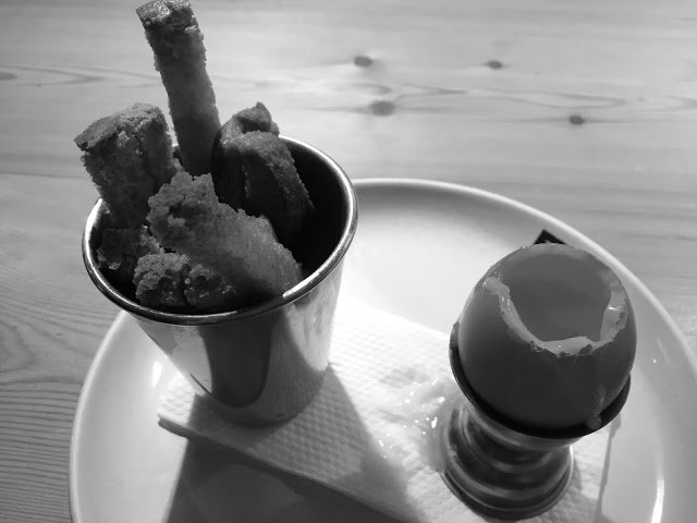 lanche + Ovo cozido + torradas * tartine + fim-de-semana + comida + domingo