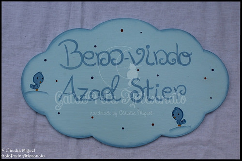 Fraldário, cesta para produtos de higiene, caixa toalhitas e placa de porta 