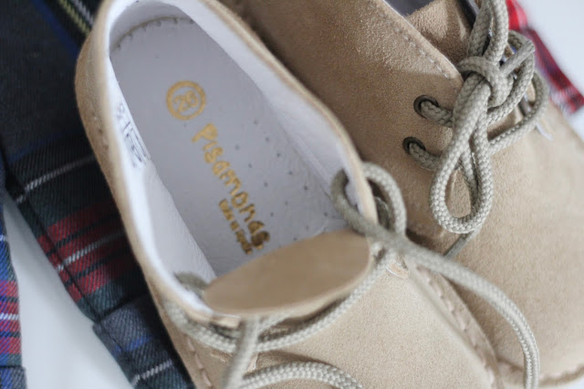 botas safari + pisamonas + sapataria online + sapatos para bebé + light box + sapatos para o natal