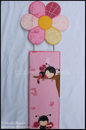 Caixa para ganchinhos e régua crescimento 