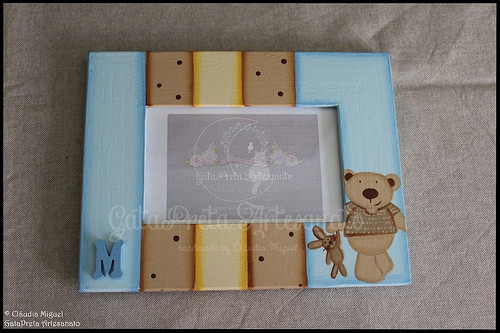 Fraldário, caixa de medicamentos, cesta, caixa para toalhitas, moldura e placa de porta 