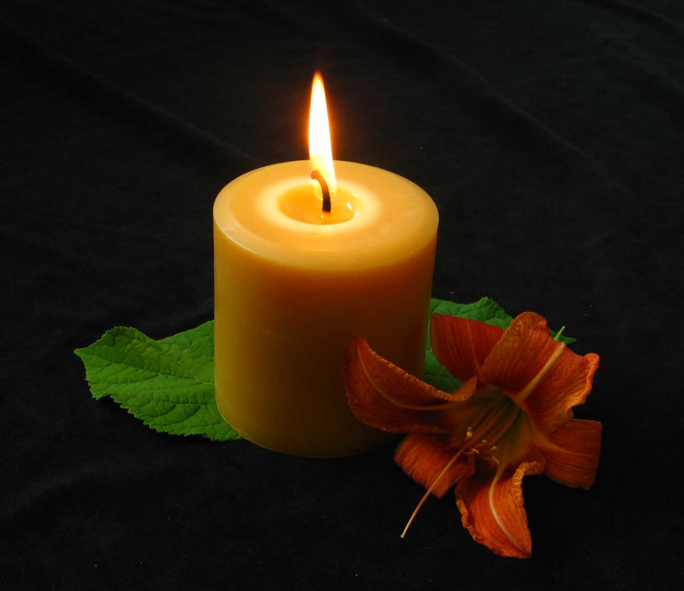 pillar-burning-honey-candles