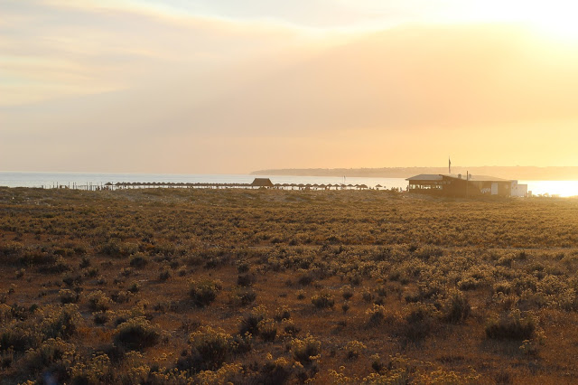 pôr do sol + praia dos salgados + algarve + férias em portugal + férias no sul de portugal + pôr do sol + passeios na praia + vidamar + hotéis para famílias