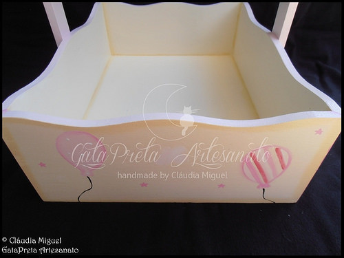 Fraldário, caixa de medicamentos, cesta, caixa para toalhitas e moldura 