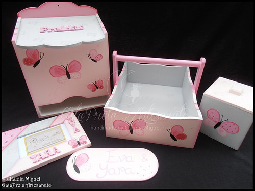 Fraldário, cesta, moldura, placa de porta e caixa cúbica 