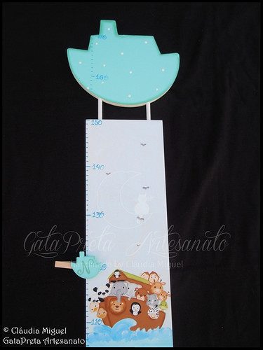 Fraldário, cesta, caixinha cúbica e régua de crescimento 