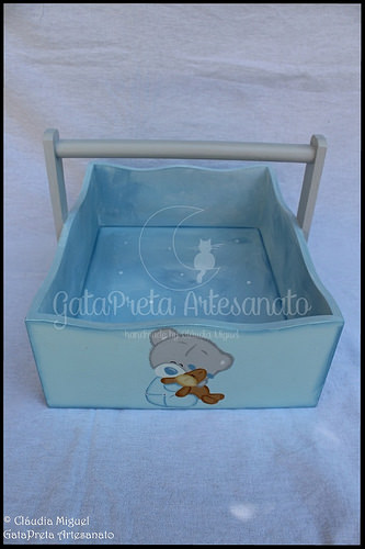 Cesta e caixa de toalhitas 