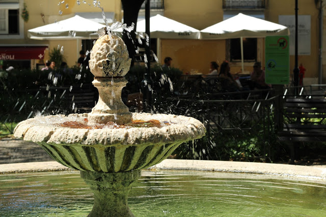 passeios em família + praça das flores + são bento + jardins de lisboa + parques de lisboa + fonte + brincar no jardim + crianças + actividades para crianças + actividades fora de casa