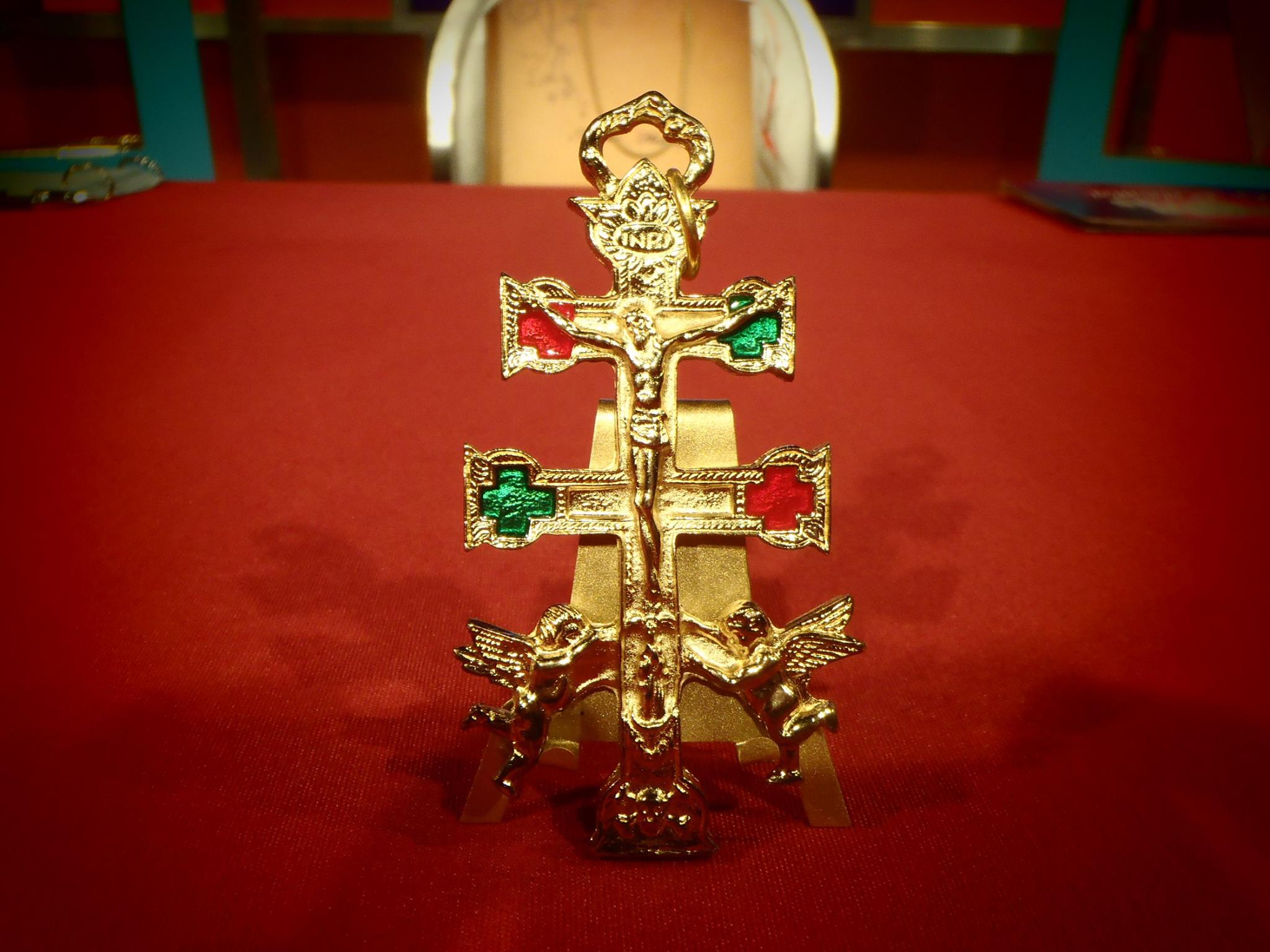 Cruz de Caravaca.jpg Cruz de Caravaca.jpg