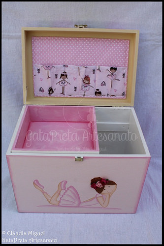 Caixa de medicamentos e moldura 