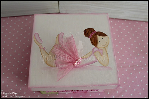 Caixa de medicamentos e moldura 