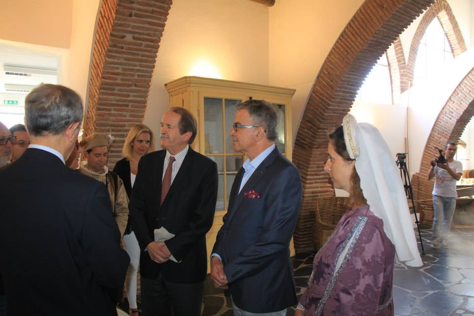 11265570_1004363096240552_4955686963553958719_n.jp